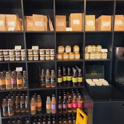Brødsnedkeren - Variety of local items