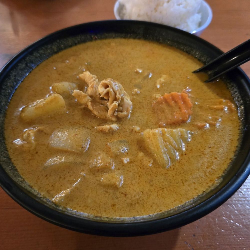 Thai Elephant Restaurant - Yellow Curry Chicken - Thai Near Me - Atascadero, California