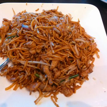 Les Châteaux Restaurant - The horrible "dry" fried chicken and spaghetti. Very oily. The waitress took it off our bill with no fuss. Don't get this one - Chinese Near Me - Markham, Ontario