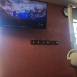 Divine Dental of Santa Fe - Friendly enviornment defenatly coming by again for another check up! Love the doctors dentists and staff.