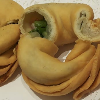 上海姥姥 - check out the crispy layers. this was hand made in an open kitchen. cheaper restaurants buy their food from china & reheat it. - Shanghainese Near Me - Hong Kong, HK