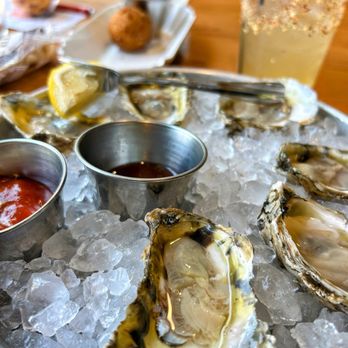 Hank's Oyster Bar, Old Town - Seafood Near Me - Alexandria, Virginia Hank's Oyster Bar, Old Town - Seafood Near Me - Alexandria, Virginia