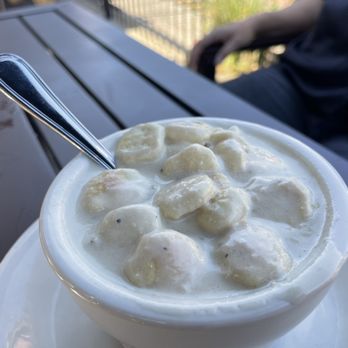 Brodie's Seaport - Clam chowder (hey some love tons of crackers ‍ - American Near Me - Salem, Massachusetts