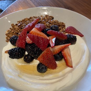 Crossroads Hotel - Greek yogurt - Hotels Near Me - Kansas City, Missouri