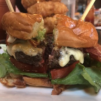 Barrelhouse 101 - Bacon guac burger - American Near Me - Ventura, California