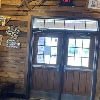Santa Fe Cattle - Waiting area - Barbeque Near Me - Ada, Oklahoma