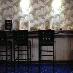 MoSushi - Cute bar with dried blowfish decorations.