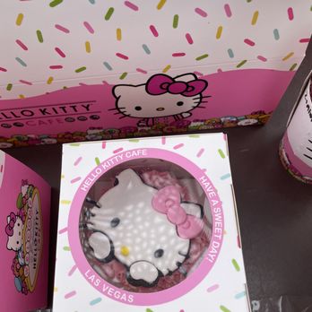 Hello Kitty Cafe - Hello kitty cupcake - Desserts Near Me - Las Vegas, Nevada Hello Kitty Cafe - Hello kitty cupcake - Desserts Near Me - Las Vegas, Nevada