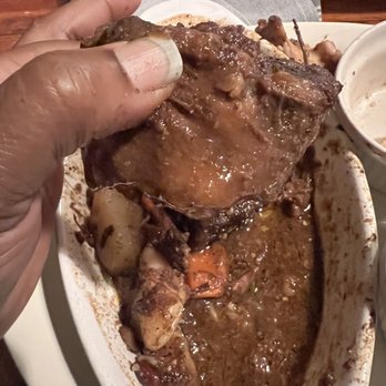 Curry n Jerk - Oxtails with thick gravy....Yes! - Caribbean Near Me - Memphis, Tennessee