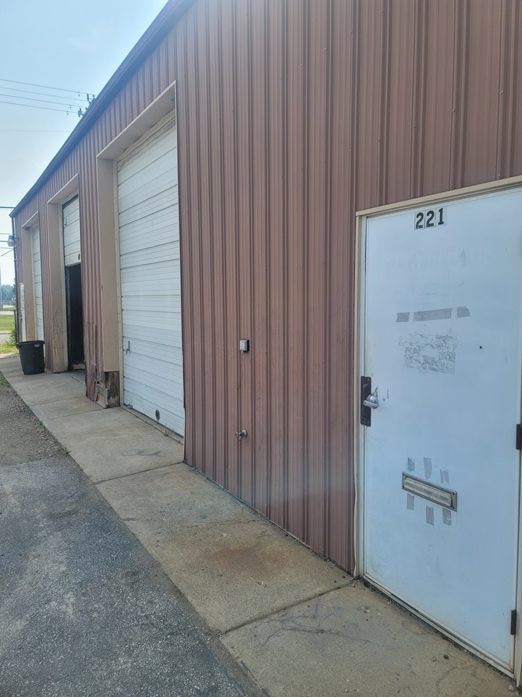 CENTRAL AUTO REPAIR & SERVICES Updated June 2024 17 Photos 221 N