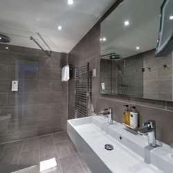 Wyndham Stuttgart Airport Messe - Bathroom Suite