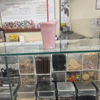 Cold Stone Creamery - Strawberry banana smoothie - Ice Cream & Frozen Yogurt Near Me - El Paso, Texas Cold Stone Creamery - Strawberry banana smoothie - Ice Cream & Frozen Yogurt Near Me - El Paso, Texas