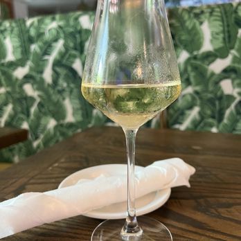 Maxine's Bistro & Bar - Sav Blanc (cutest glass) - New American Near Me - Miami Beach, Florida