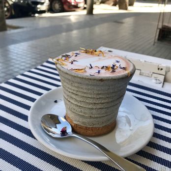 Brunch & Cake - Vanilla latte - Breakfast & Brunch Near Me - Barcelona, B Brunch & Cake - Vanilla latte - Breakfast & Brunch Near Me - Barcelona, B