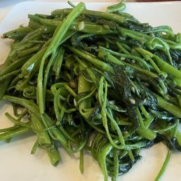 Water Spinach Stir-fried with Whole Garlic