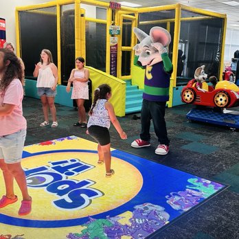 Chuck E. Cheese - Line Dance to the video together - Pizza Near Me - Sterling Heights, Michigan Chuck E. Cheese - Line Dance to the video together - Pizza Near Me - Sterling Heights, Michigan