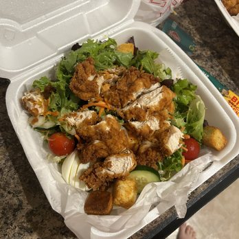Blues City Cafe - House salad with chicken - Southern Near Me - Memphis, Tennessee Blues City Cafe - House salad with chicken - Southern Near Me - Memphis, Tennessee