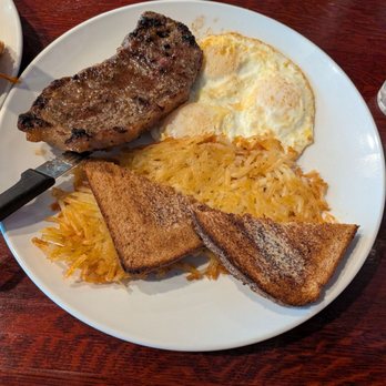 Luigi's Cocina Restaurant - Steak and eggs - Bars Near Me - Redmond, Washington