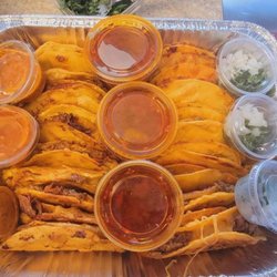 Ninas Tacos - Charola quesa tacos