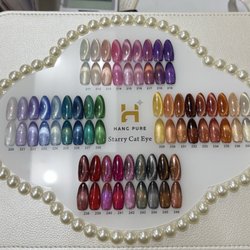 Robin Nails - We are introducing more cat eye color! It is gorgeous