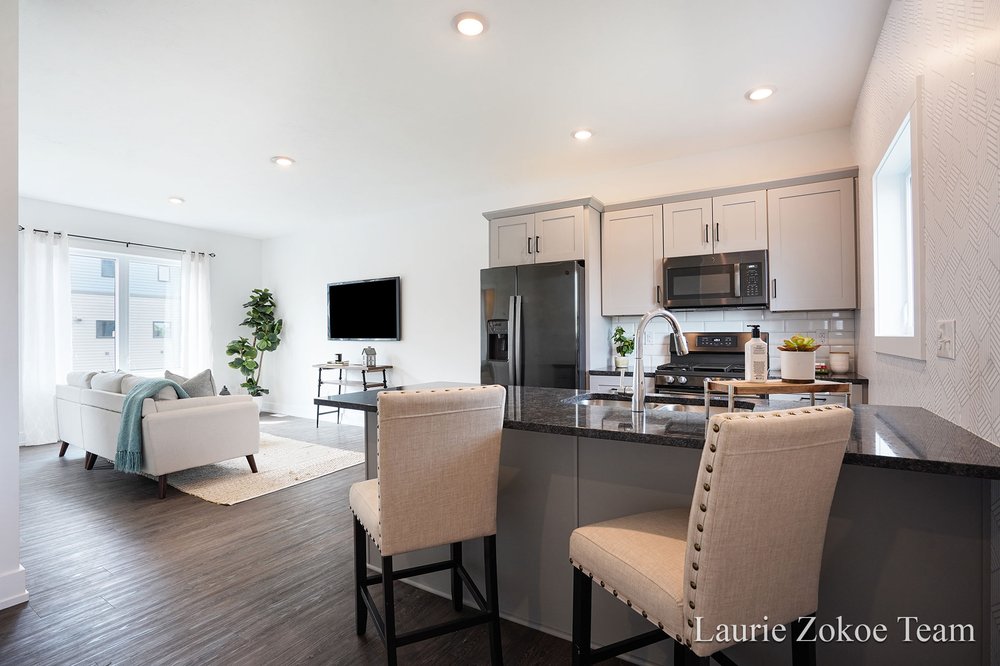 MIDTOWN PLACE Updated August 2024 18 Photos 349 Cummings Avenue