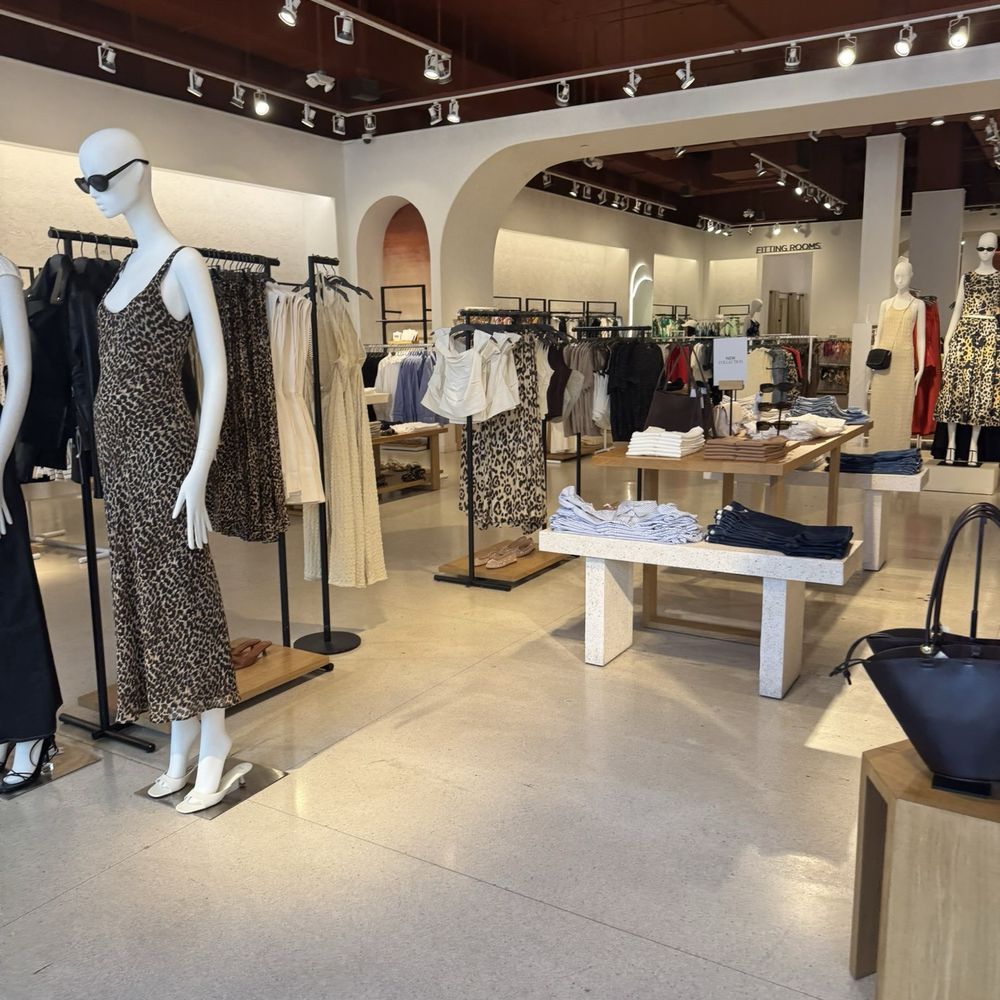 10 Best Shopping Malls in Miami - Miami's Most Popular Malls and Department  Stores - Go Guides, image size:1000x1000