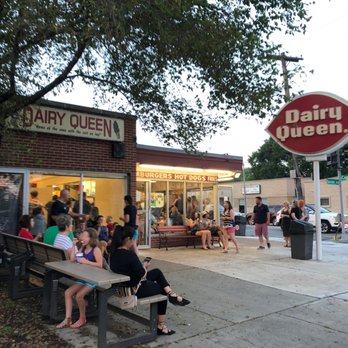 Dairy Queen - Busy old school storefront on a pleasant summer evening - Ice Cream & Frozen Yogurt Near Me - Park Ridge, Illinois