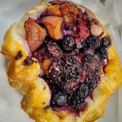 BurtoNZ bakery - Berry tart