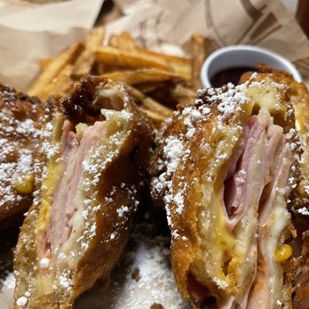 Cheddar's Scratch Kitchen - Monte Cristo - Comfort Food Near Me - Lakeland, Florida