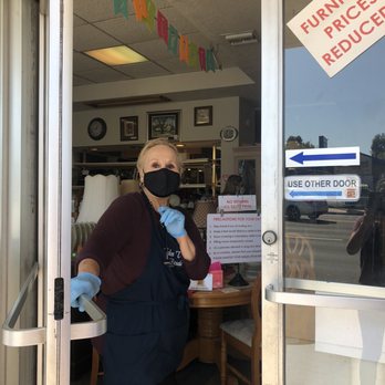 Palos Verdes Resale - This greeter lady working at the front of the store (Tues 2pm) is extremely mean & rude! She's making a BAD NAME for this great store! - Thrift Stores Near Me - Lomita, California