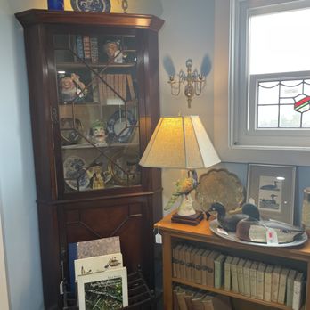 White Mtns Antique Gallery - Antiques Near Me - Ossipee, NH, New Hampshire