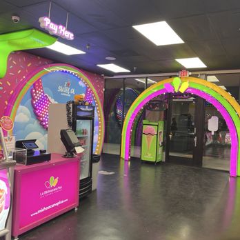 La Michoacana Plus - Sanger - Inside - Desserts Near Me - Sanger, California