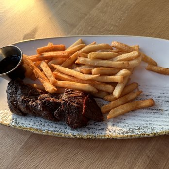 The Lodge Restaurant - Hanger Steak & Fries. - Desserts Near Me - Sisters, Oregon The Lodge Restaurant - Hanger Steak & Fries. - Desserts Near Me - Sisters, Oregon