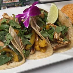 Aqui Es - Chicken Fajitas Taco Special