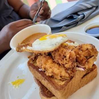 Somo Manayunk - Fried Chicken French Toast - New American Near Me - Philadelphia, Pennsylvania Somo Manayunk - Fried Chicken French Toast - New American Near Me - Philadelphia, Pennsylvania