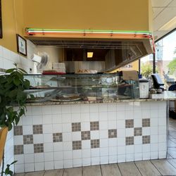 Lucy's Pizza - Inside