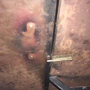 Twisted Fork Grill and Bar - Broken stall lock... want guests while you do two? - American Near Me - Omaha, Nebraska