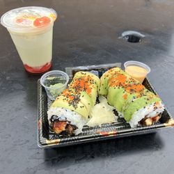 We Tea - Dragon roll + jasmine milk green tea