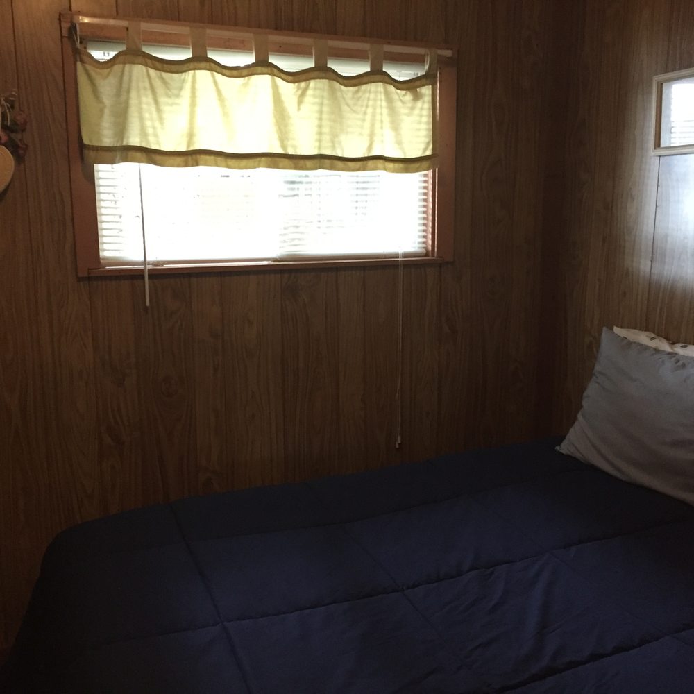 Silver Lake Resort - Bedroom in Cabin 7 - Hotels Near Me - Silverlake, Washington Silver Lake Resort - Bedroom in Cabin 7 - Hotels Near Me - Silverlake, Washington