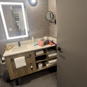 Sandman Signature Dallas-Las Colinas Hotel & Suites - Check out this lighting!! The one on the mirror has different settings - Hotels Near Me - Irving, Texas Sandman Signature Dallas-Las Colinas Hotel & Suites - Check out this lighting!! The one on the mirror has different settings - Hotels Near Me - Irving, Texas