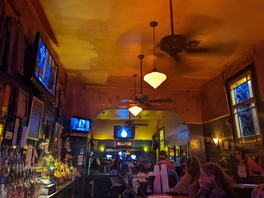 Pal's Lounge by null