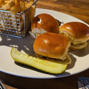 Yard House - Sliders - New American Near Me - Yonkers, New York