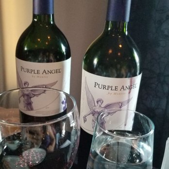 Trattoria Bellamore - two bottles of wine and a glass of water - Italian Near Me - Laval, Quebec Trattoria Bellamore - two bottles of wine and a glass of water - Italian Near Me - Laval, Quebec