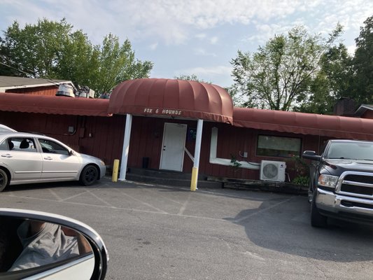 Fox & Hounds by null