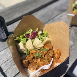 MOMOlicious - Nepali Chicken Curry Combo