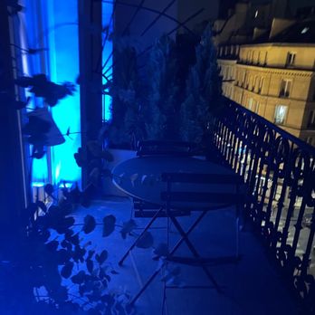 Hôtel Belmont - Balcony seating - Hotels Near Me - Paris, 75