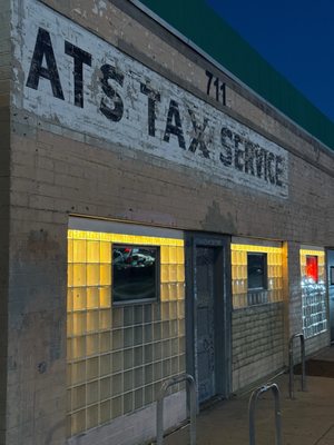 Gracie's Tax Bar by null