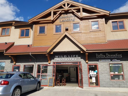 Wild Life Distillery & Cocktail Bar by null