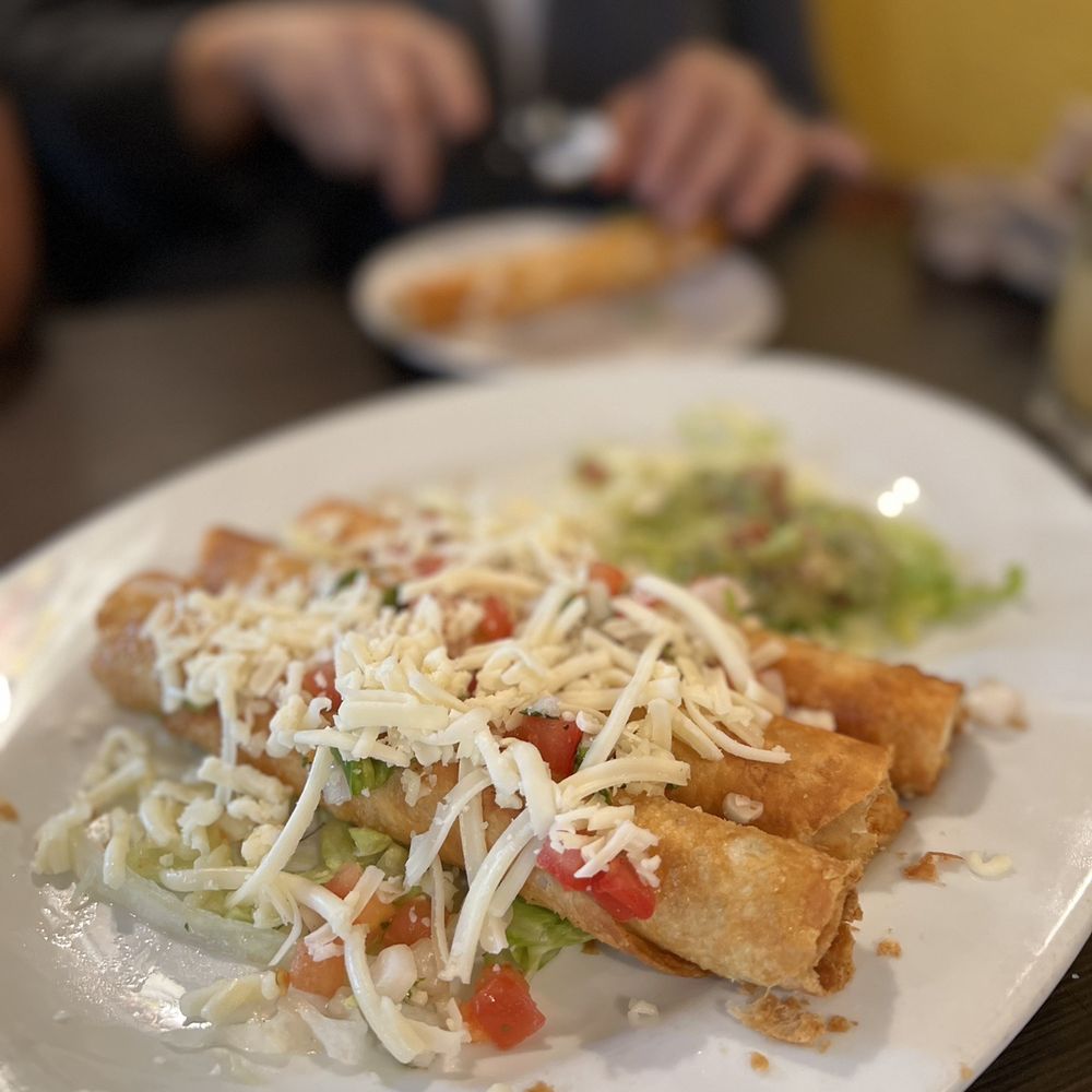 Don Perico Restaurant And Bar - Flautas half chicken half beef surprisingly very good definitely recommend trying - Bars Near Me - Tehachapi, California