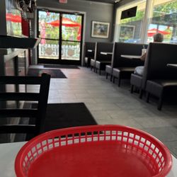 Mama's Pizza Express of Cornelius - Inside